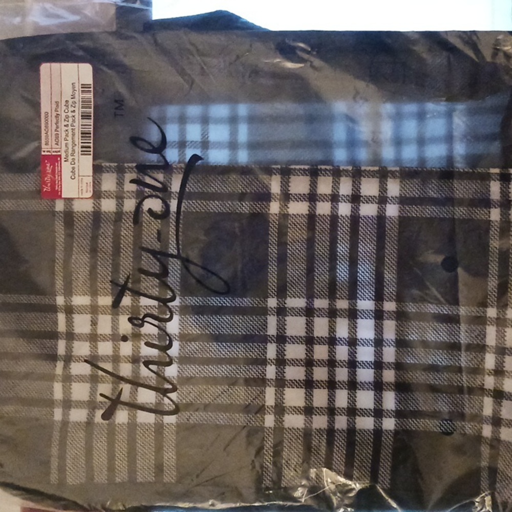 Thirty One Medium Pack & Zip Cube - New in Bag